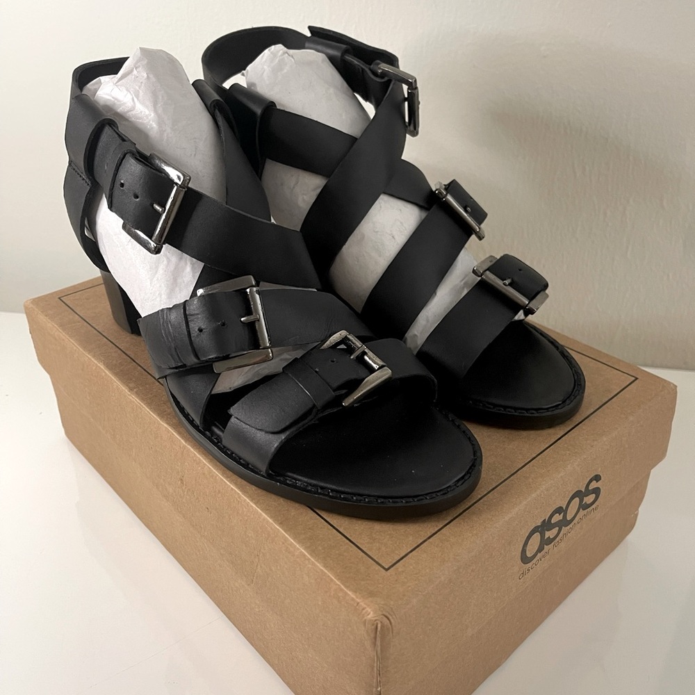 NEW! ASOS HABIT Leather Buckle Straps Low Heeled Sandals - Black / US 11.